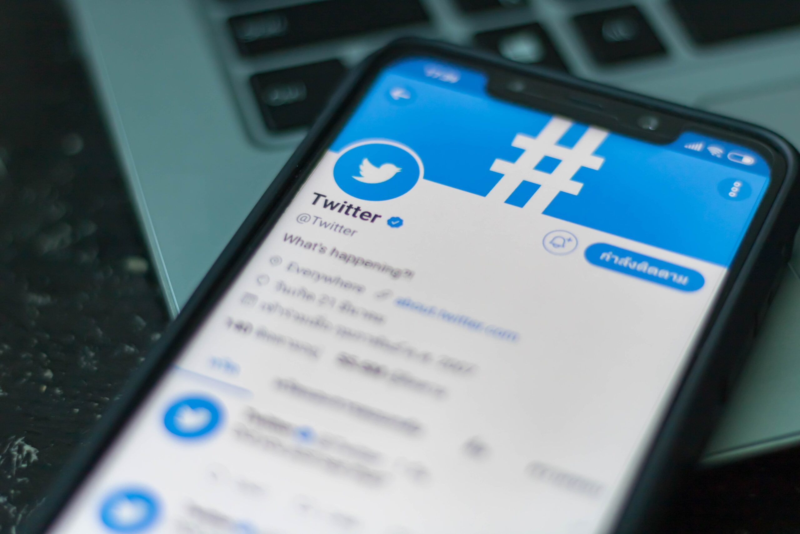 Can Twitter Help Break The News?